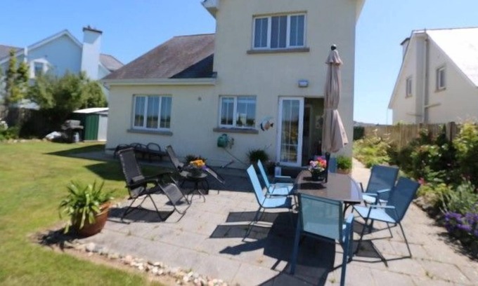 Rosslare House | Three Bedroom Holiday Home in Rosslare Strand