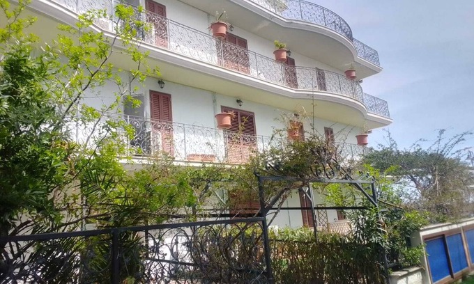 Roseto degli Abruzzi Apartment | Three-room apartment by the sea with garden