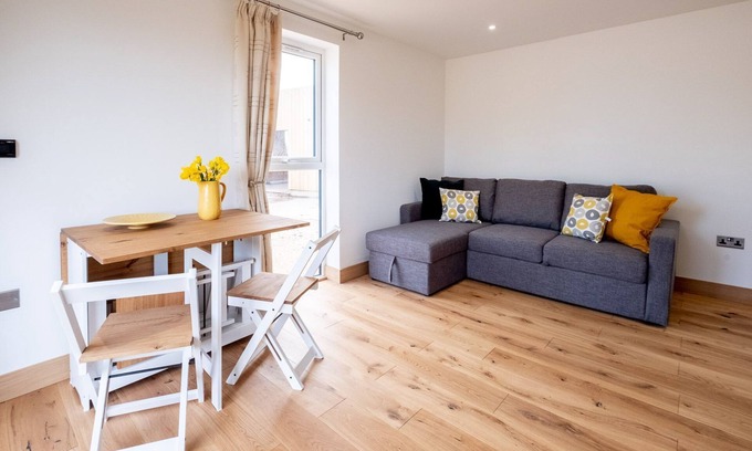 Pettistree Cottage | Three Tuns Apartments - Maple - sleeps 2 guests in 1 bedroom