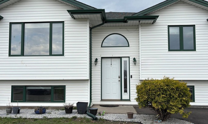 Thunder Bay House | Thunder Bay modern 5 BR, 3 WR/near airport/family-friendly!