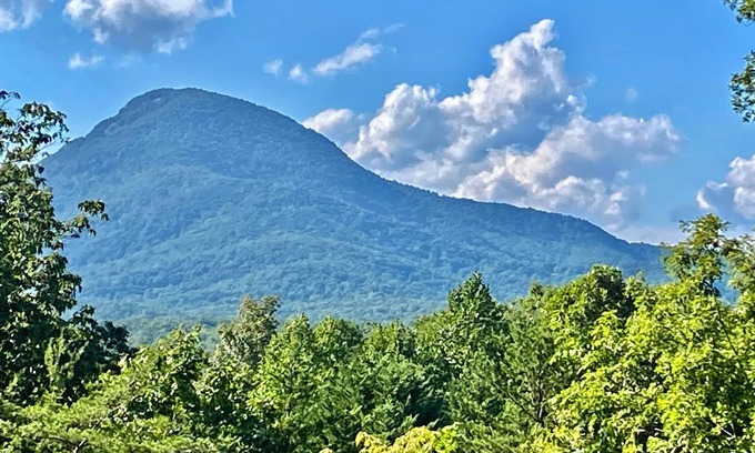Cleveland Cabin | THUNDER RIDGE LODGE HAS AN AWESOME VIEW OF MT YONAH! Peace, privacy & seclusion.
