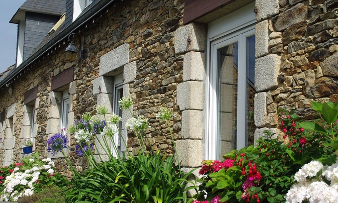 Kerherou Cottage | Ti Goudoul, eco-friendly gite 2km from beach and port. Babies welcome.