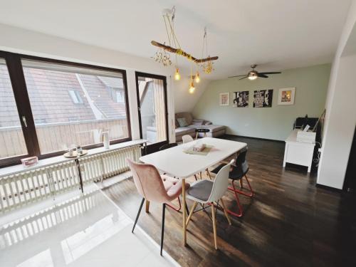 Stetten Apartment | TiCasa Chic - Zentral - Balkon - Parkplatz - SmartTV - Unique - Kernen