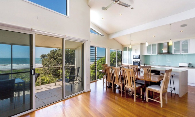 Diamond Beach House | Tidemark backs on to the beautiful Diamond Beach, Ocean views at their finest