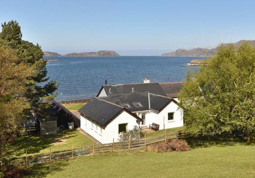 Strathcarron House | Tigh en Leigh
