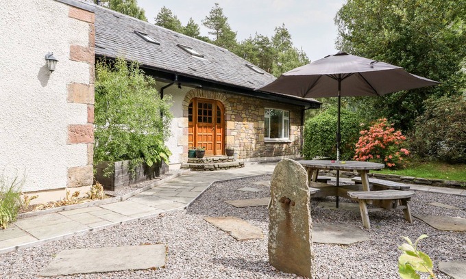 Marybank Cottage | TIGH NA DROCHIT, pet friendly, with open fire in Garve