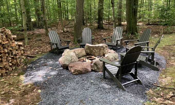 Pocono Pines House | Timber Trails Cabin on large wooded lot in the Lake Naomi Club in the Pocono’s