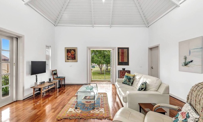Semaphore Apartment | Time and Tide Hideaway A Spacious Beachside Escape