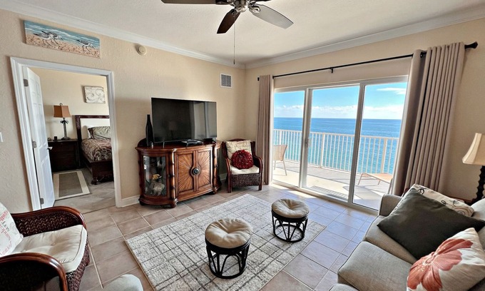 Gulf Shores Condo | Time to get your toes in the sand and enjoy hunting sea shells! 🐚
