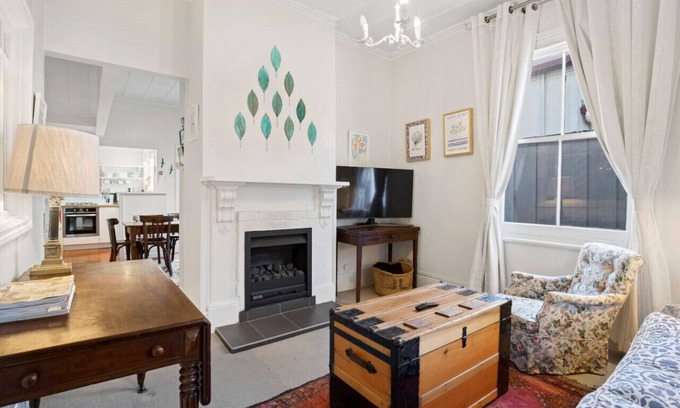 Grey Lynn House | Timeless 2BR Grey Lynn Cottage w Fibre - WiFi