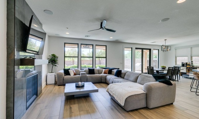 Desert Hills House | Timeless 3 Bed 2 Bath Sanctuary
