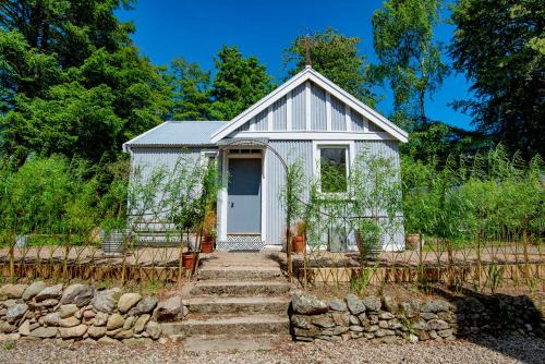 Kirriemuir House | Tin Cabin in peaceful Angus glen