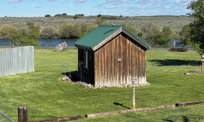 Chester Cabin | Tiny Cabin on the River (EV, Dog Friendly), Tiny Cabin on the River