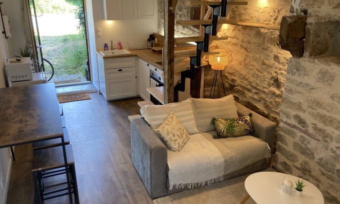 Neant-sur-Yvel House | Tiny Gîte Rénové en Lisière de Brocéliande