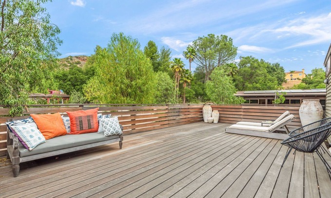 Agoura Hills House | Tiny Home Haven in Malibu- 2 Bedroom and 1 bathroom!