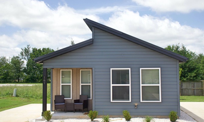 Centerton House | Tiny Home near MTB Trails, Wal-Mart HQ, Sleeps 6+