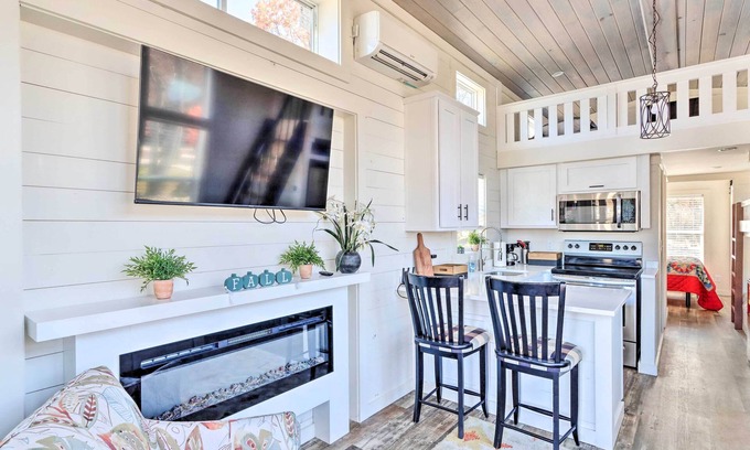 Morganton House | Tiny Home Retreat w/Fire Pit ~ 3 Mi to Lake!