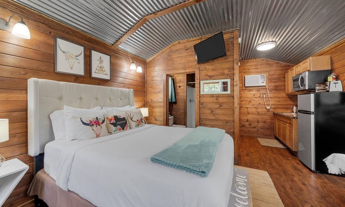 Crawford Cabin | Tiny House #3 @Gathering Oaks Retreat