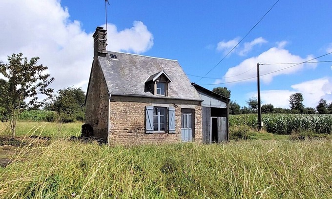 Yvrandes House | Tiny house isolated in nature with dry toilets on large private land