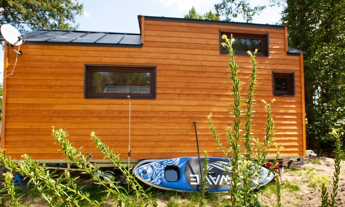 Kloster Lehnin Resort | Tiny House 'Number 2 Ernesto' with Lake View, Garden & Wi-Fi