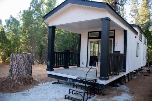 Groveland Resort | Tiny House Village Yosemite-Blanca