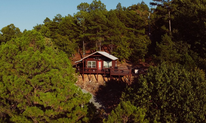 Clayton Cabin | Tiny House With a Million Dollar View (Oka Chukka)