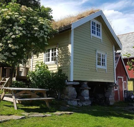 Lauvstad House | Tiny house with Fjordview!