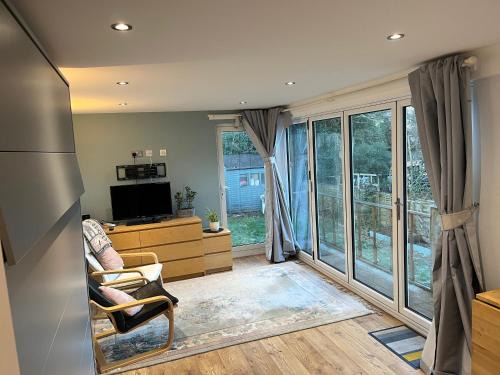 Cottingham Apartment | Tiny house with pull down bed