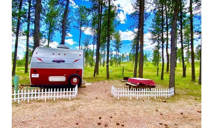 Custer House | Tiny Retro Camper