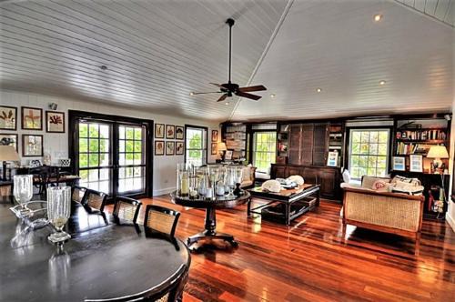 Governor's Harbour Apartment | Tir Na Nog home