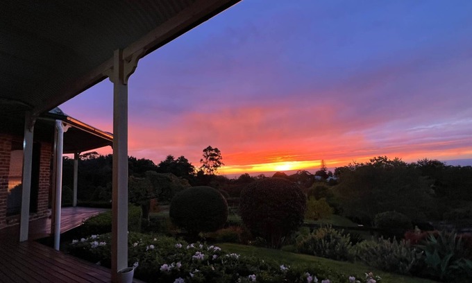 Kurrajong Heights House | TIVERTON- TRANQUIL MOUNTAINS ACCOMMODATION IN A GARDEN SETTING - SPECIALS ON NOW !