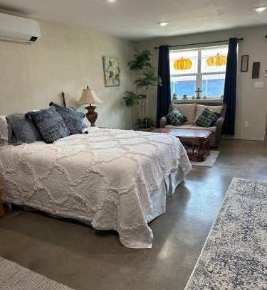 Van Zandt County House | Tmae's Bed & Rest