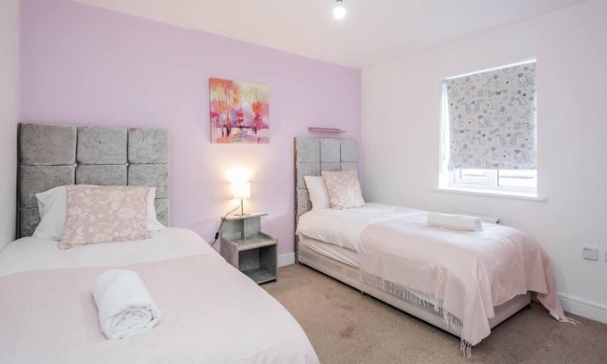 Stanford-le-Hope House | tms Cheerful 5BDR house! Thurrock! Free Parking!