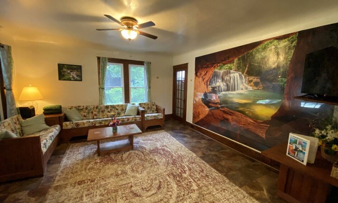 Davison Apartment | TNT Suite, Downtown Retreat