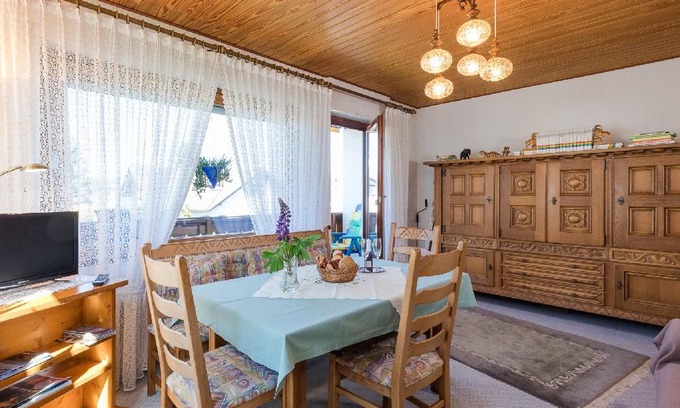 Salem Apartment | Toll eingerichtetes Haus Anne in Salem-Mimmenhausen mit großzügigem Garten, Ferienwohnung