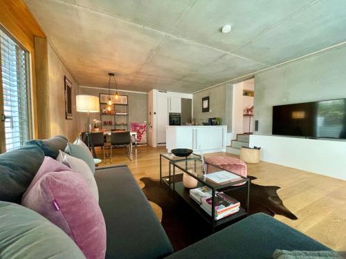Konstanz Apartment | Tolle Ferienwohnung Le Gira mit eigenem Garten