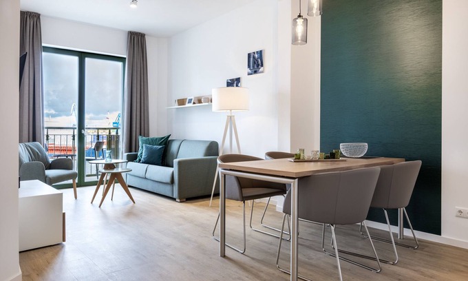 Wismar Apartment | Tolles Apartment in Hafenlage mit Balkon und Blick auf das Maritime Hafenleben