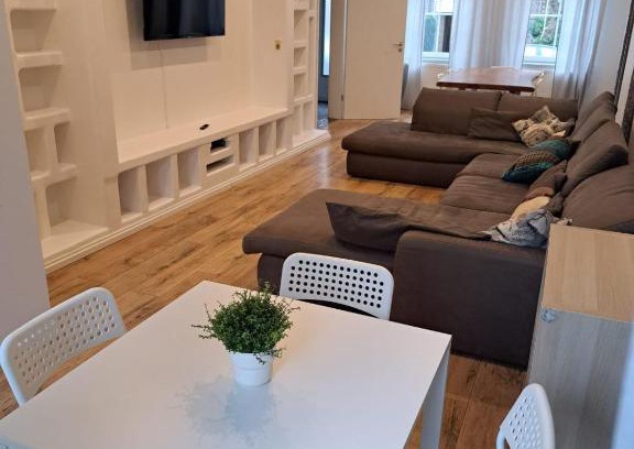 Sud Apartment | Tolstov House - 5 Room House with Terrace - 35 Min to Messe DUS