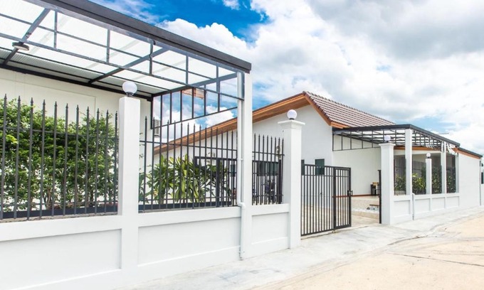 Sam Wa Tawan Ok House | Tonsoi Hathairat