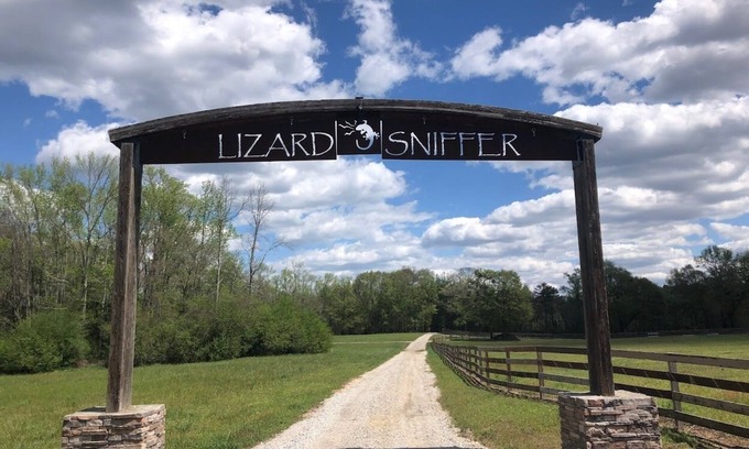 White Plains House | Top Alrbnb destination now on VRBO! Lake House on private lake -fishing/horses
