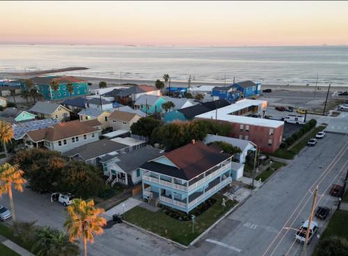 Galveston House | Top Deck Ocean View - 2 Br Ocean Views & Hot Tub