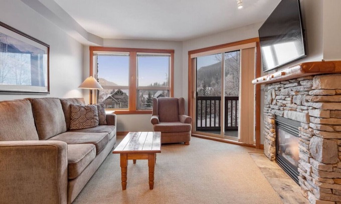 East Kootenay Condo | Top Floor in the HEART of Panorama Village | TRUE Ski In/Out | Pools & Hot Tubs