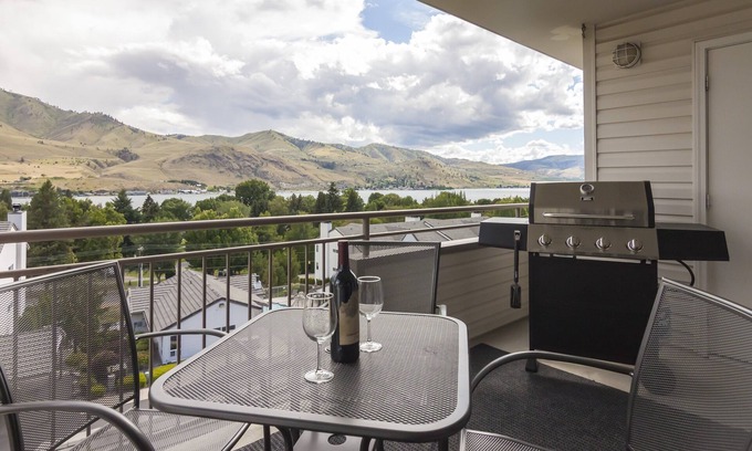 Chelan Condo | Top Floor Lake View Unit. Walking distance to town & lake. Shared pool & hot tub