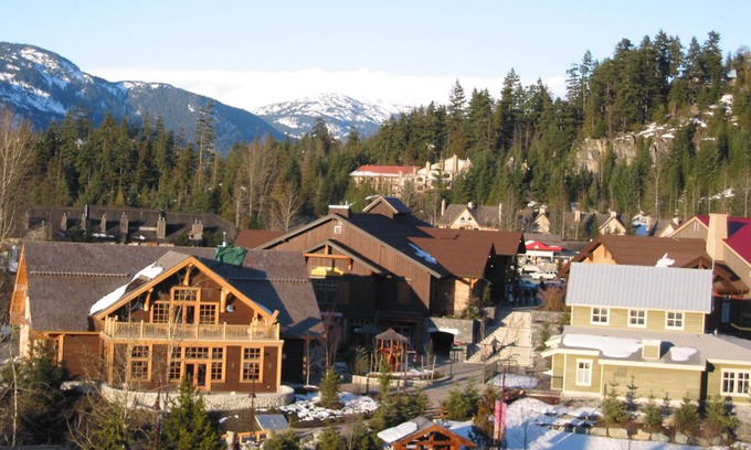 Whistler Creekside Apartment | Top floor one bedroom apartment steps to Creekside Gondola sleeps 4