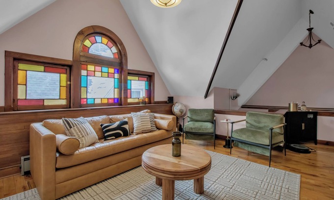 Buffalo Apartment | Top-Floor Two-Bedroom Loft in Superb Buffalo location with WiFi and A/C Options.