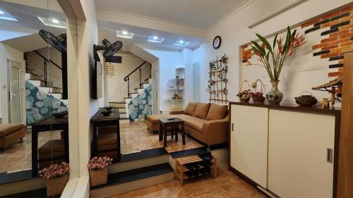 Old Quarter House | Top Location 3-4-5 Bedrooms House in Centre of Ha Noi - Clean, Cozy and Private - THE TOURNESOL