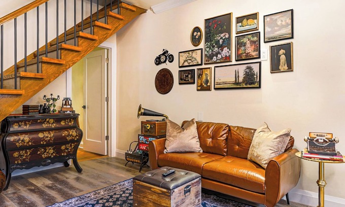 Center City Apartment | Top Location! 3BR Designer Home in Rittenhouse Sq