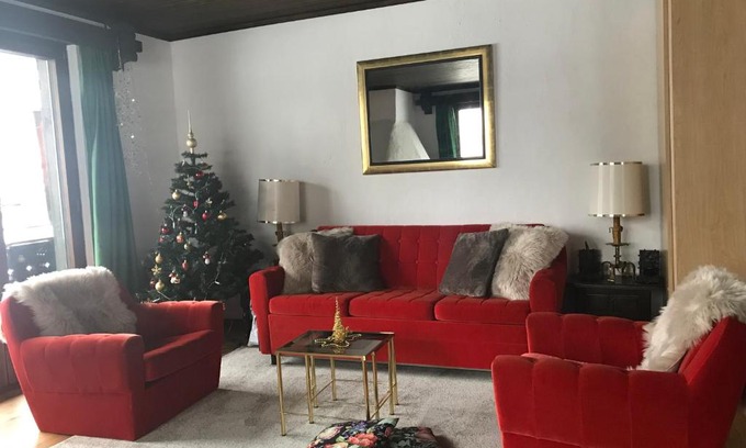 Klosters-Serneus Apartment | TOP LOCATION - Klosters center - 130m distance to ski lift Parsenn Gotschnabahn and railway station Klosters Platz - direct connection to Davos