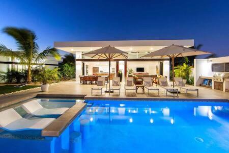 Long Bay Villa | TOP Rated Private Villa with Pool, Beach Access, Resort Amenities - White Villas v10