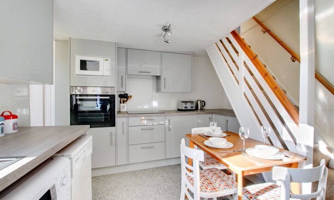 Aldeburgh House | Top Step Cottage - Two Bedroom House, Sleeps 3